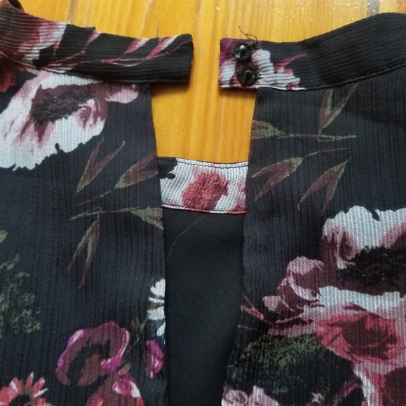 RW&CO Floral Blouse - Picture 7 of 12